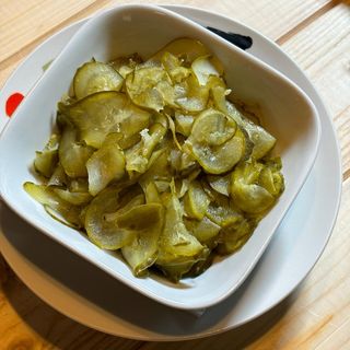 Salată de castraveți murați