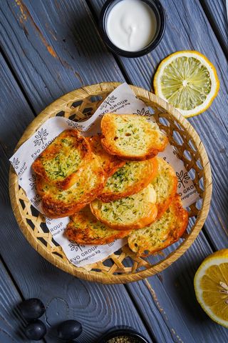 Чесночный багет (100г)