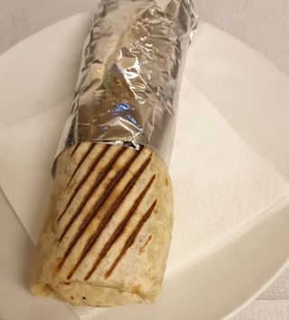 Kebab De Solo Carne Mixto Con Patatas Y Bebida