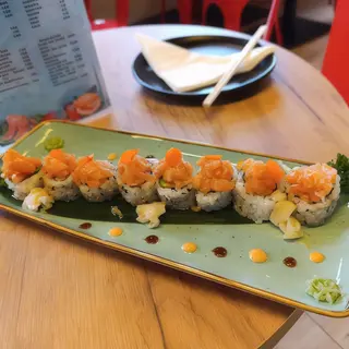 Especial roll con Salmón Tartar (8 Pza.)