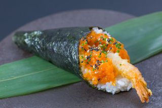 Ebiten spicy salmon temaki