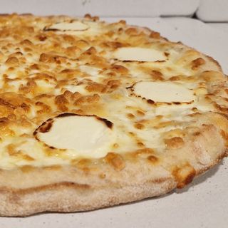 Pizza La Cremosa de quesos (Pequeña)