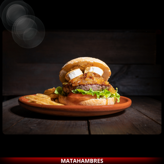 BURGER DE TERNERA CON QUESO DE CABRA Y CEBOLLA CARAMELIZADA+PATATAS FRITAS