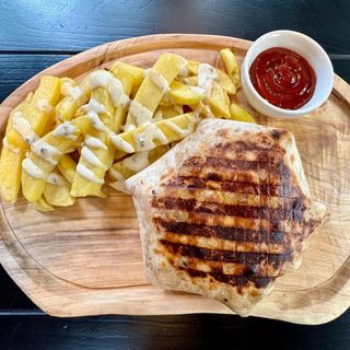 Quesadilla burger s prilogom