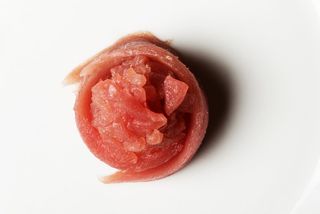 Tonno all'esterno tartare tonno all'interno