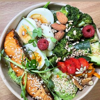 Bowl keto łosoś pieczony 