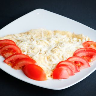 Omletă cu șuncă și caș