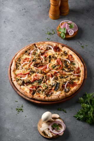 Bacon And Garlic Mushroom Pizza