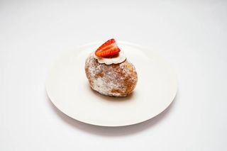 Малиновый пончик