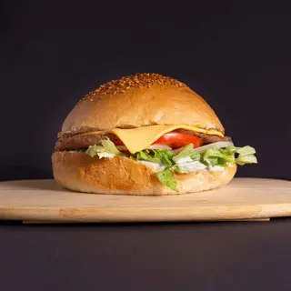 Cheeseburger s pomfritom