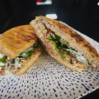 Tuna bun-mollete  de atún
