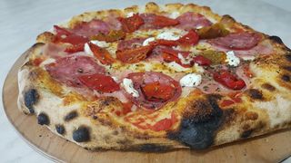 Pizza Pepperoni alla griglia e salamePi