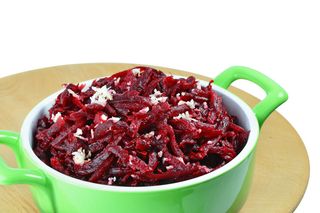 Salată de sfeclă roşie cu hrean