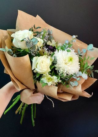 Букет трянда, протея і хризантема