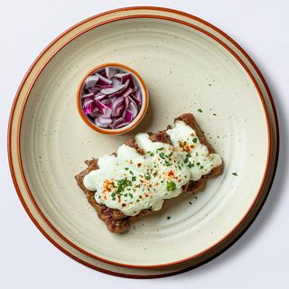 ZAPEČENI ĆEVAPI U UMAKU OD KAJMAKA S LEPINJOM