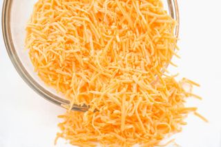 Queso cheddar rallado