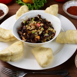 Говядина с лепёшками