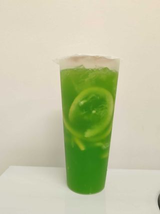 Tè al limone con mela verde