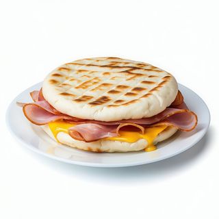 Arepa Jamón York Y Queso Cheddar