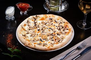 Pizza Con Funghi