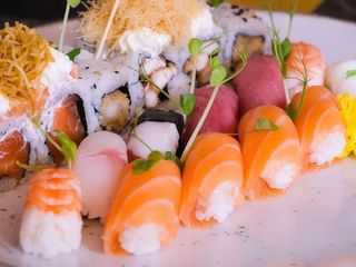 Barca nigiri e uramaki