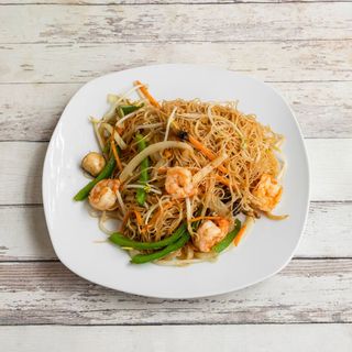 28. Fideo de arroz frito con gambas