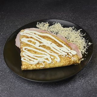 Slana palačinka sa pečenicom, kačkavaljem i pavlakom