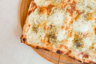 Селска бохча с краве сирене, моцарела и риган (300г)