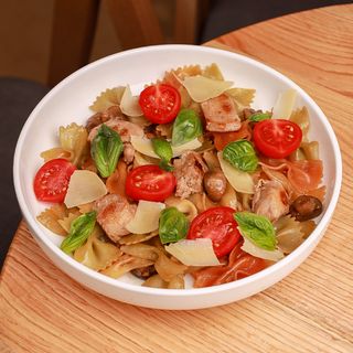 Салат паста Чікен Базиліко (480г)