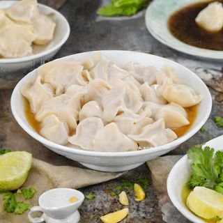 Kineske knedle sa svinjskim mesom i lukom—185