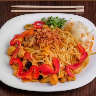 Makaron chiński z kurczakiem