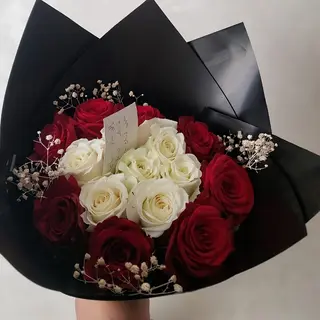 bouquet benzi 9 Fleurs Rouge et blanc