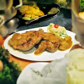 Телешки бюфтеци с горски гъби (300г)