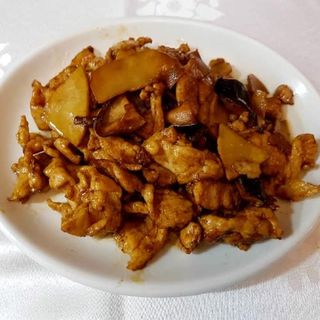 Cerdo Con Bambú Y Setas Chinas