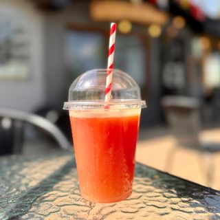 Sok świeży (grejpfrut)(Doliczono podatek SUP)