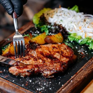 ღორის ჩალაღაჯი გამომცხვარი კარტოფილით