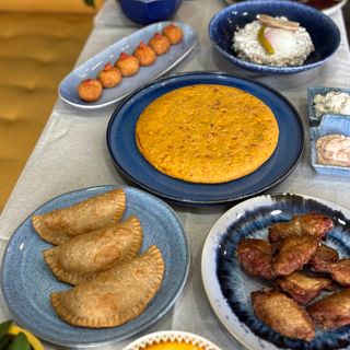 ¡NUEVO! Combo Degustación 3-4 Personas (2 Tortillas Medianas + 2 acompañantes)