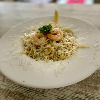 Makaron aglio e olio z krewetkami