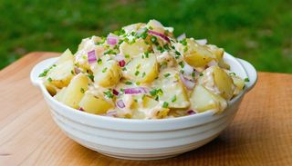 Картофена салата с лук
