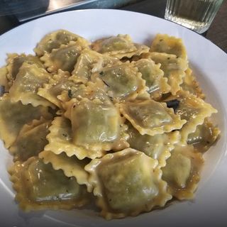 Ravioli di borragine burro e salvia