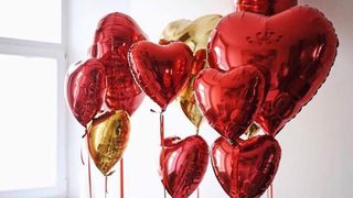 Набор из 5 красных фольгированных сердец