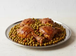 1 Boîte De Petits Pois & Demi Poulet & Pain
