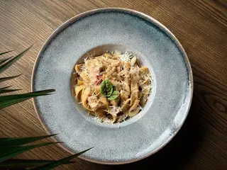 Паста з куркою та грибами
