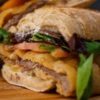 Sándwich de milanesa de ternera