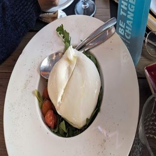 Burrata pugliese  D.O.P. con pomodorini al forno