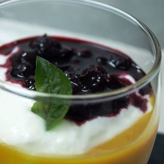 Cremoso Yogur, Mango, Frutos Rojos