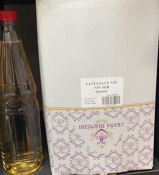 Vin alb demisec, Crama Hermeziu