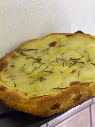 Pizza patate e mozzarella