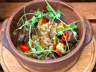 Кабан запечений з овочами / Cinghiale al forno con verdure