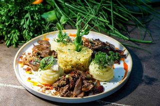 Wątróbka drobiowa duszona z cebulą